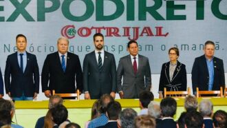 Ao lado do vice-presidente da República, Hamilton Mourão, governador Eduardo Leite participa da abertura da Expodireto