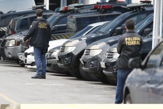 A operação é resultado do trabalho da força tarefa que atua ainda hoje na operação com procuradores do MPF, policiais federais, auditores da Receita Federal, técnicos do Banco Central e do Conselho de Controle de Atividades Financeiras (Coaf).