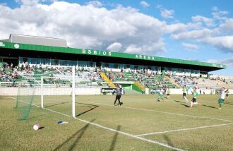 Gaúcho estreia em casa