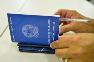 Candidatos às oportunidades devem comparecer à unidade mais próxima com carteira de trabalho