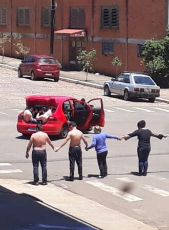 O bancário Rodrigo Mocelin da Silva estava dentro do carro com o porta-malas aberto quando foi atingido pelo tiro que o matou