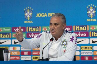 Técnico Tite mantem segredo sobre a escalação da seleção para a partida contra a Argentina