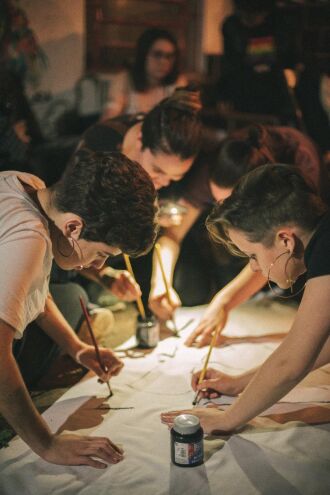 Sarau realizado na noite de quinta-feira, data nacional da Visibilidade Lésbica. Evento ocorreu na Casa de Cultura Vaca Profana