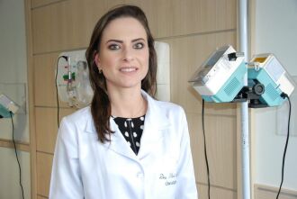 Dra. Nicoli Henn é médica oncologista e atua no Centro de Oncologia e Hematologia do HC.