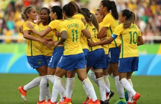 Seleção feminina de futebol fez amistoso esta manhã