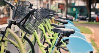 Cerca de 110 bicicletas são ofertadas em 10 estações de uso compartilhado no município