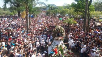 Multidão recepcionou a chegada da imagem da Santa no Santuário