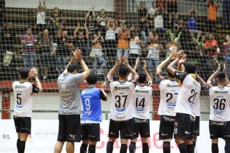 Na fase classificatória, torcedores apoiaram o Passo Fundo Futsal no Caldeirão do Galo, em Erechim