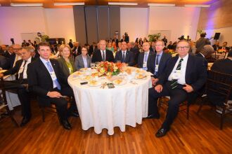 Lançamento em Brasília tem forte prestígio de embaixadas e do governo