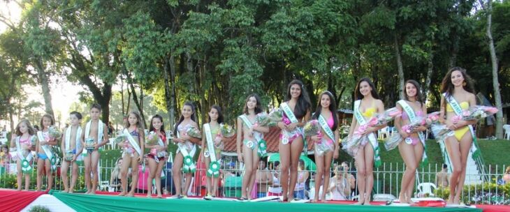 Vencedores do âEURoeRei e Rainha das Piscinas 2015âEUR do Clube Caixeiral Campestre  (Fotos Nazari Digital)