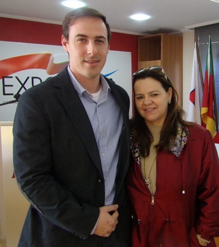 Na reuniÃ£o almoÃ§o esta colunista com empresÃ¡rio VinÃ­cius Roso- Vice-Presidente da IndÃºstria da Acisa, sÃ³cio da AR ParticipaÃ§Ãµes e um dos investidores do Passo Fundo Shopping  (Foto Carolina Li