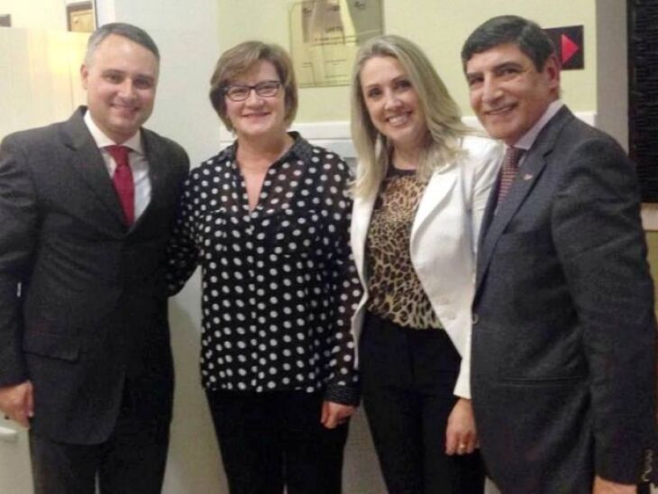 Cristiano Mielczarski Silva (Coordenador de comunicaÃ§Ã£o e marketing da FUPF), Prof. Maristela Copacchi (Presidente da FUFP), TaÃ­s Rizzotto (Coordenadora da UPF TV) e JosÃ© Carlos Carlos de Souza (R