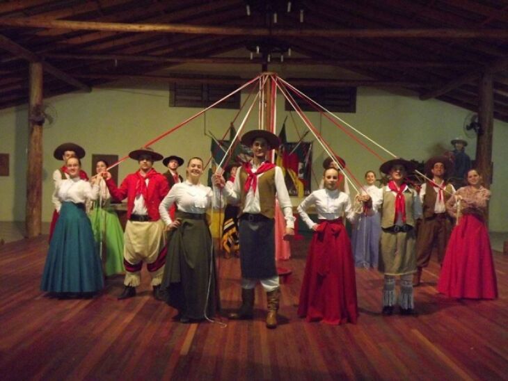 O Departamento Tradicionalista do Clube Juvenil viajou para o Chile representando o Brasil e as culturas do Rio Grande do Sul no Festfolk âEUR" 2Âº Circuito de Festivales de FolklÃ³re Chile 2015. 