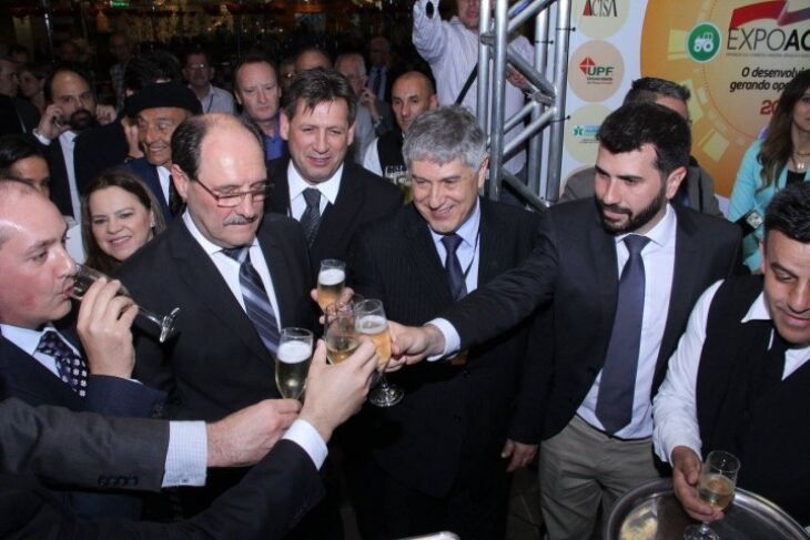 Governador Sartori na abertura da XI Expoacisa, com o Prefeito Luciano Azevedo, Presidente da CÃ¢mara Marcio Patussi, Presidente da Acisa Marco Mattos e Coordenador desta feira, JosÃ© Luiz Turmina