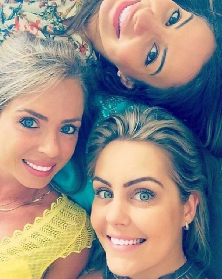 Em BC as belas Elisa Laura Andres, Bibiana L Castro e Fran Rossetto conferiram a agenda dos melhores agitos tambÃ©m em FlorianÃ³polis e suas badaladas praias.