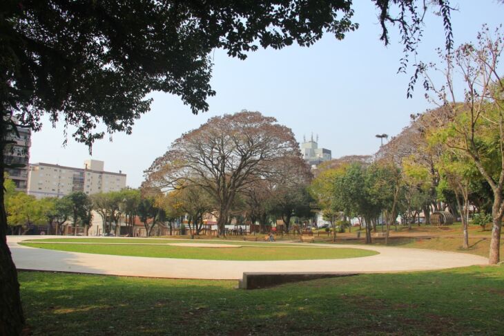 A praça fica em frente ao Hospital de Clínicas de Passo Fundo  (Foto: Divulgação)