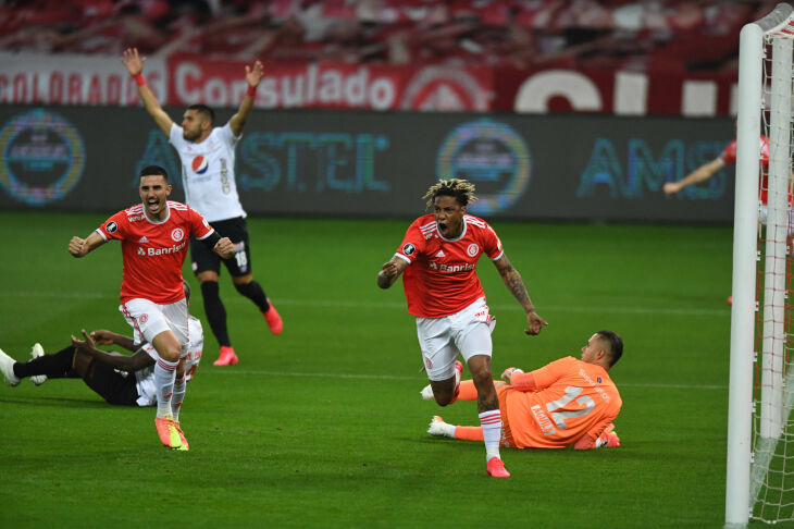 Abel Hernández: gol a 1 minuto   - Foto - Ricardo Duarte SCI