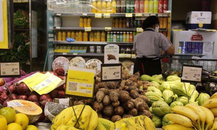 O aumento foi impulsionado pela alta de preços dos alimentos (Foto: Tânia Rêgo/Agência Brasil)