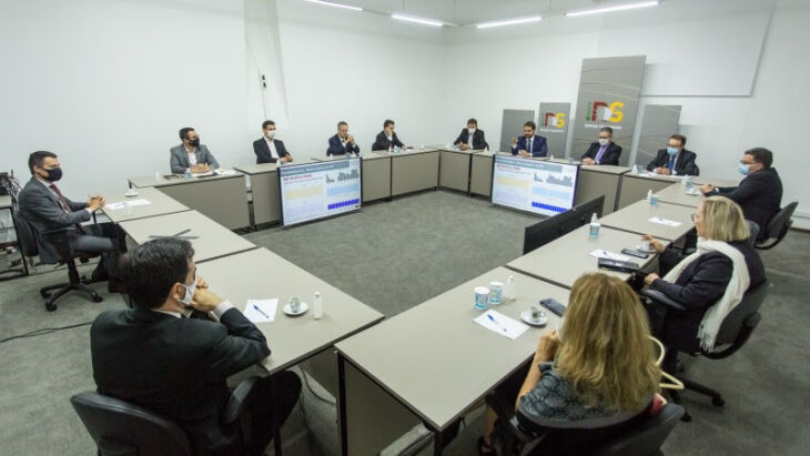 Durante mais de duas horas, o governador apresentou um panorama de ambos os assuntos para atualizar os participantes (Foto: Gustavo Mansur/Palácio Piratini)