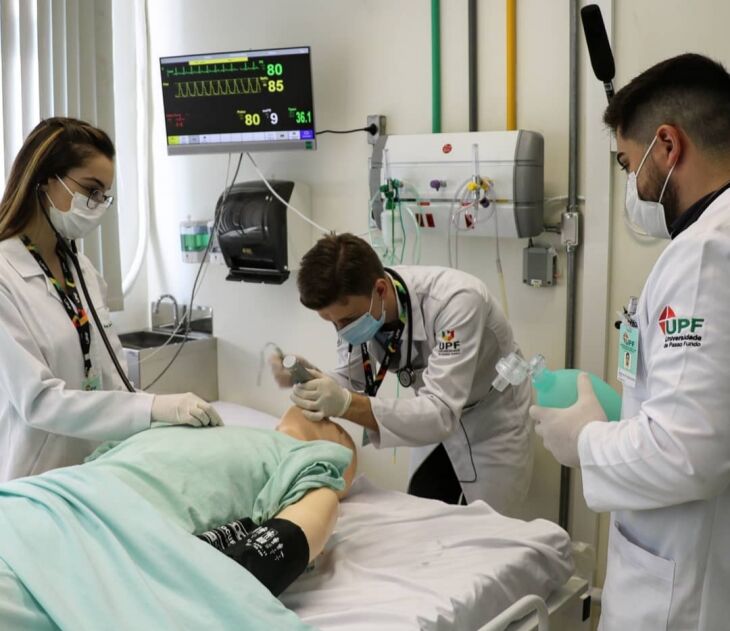 A acadêmica de Medicina da UPF, Ana Paula Vedana Marin, compartilha sua experiência no CSR (Fotos: Divulgação/Arquivo pessoal)