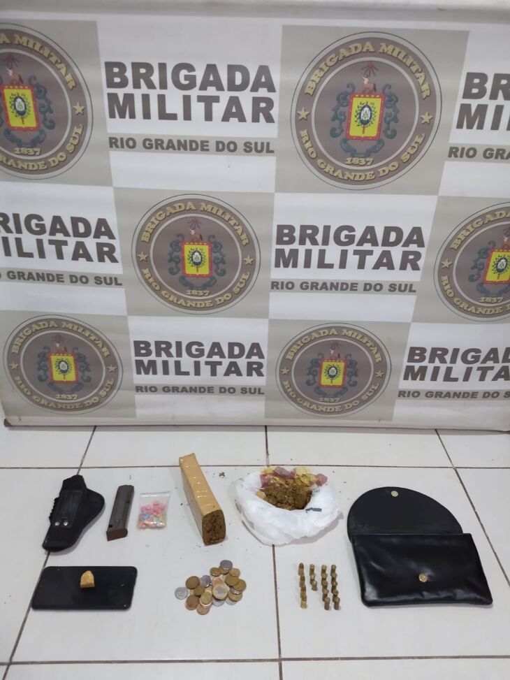 Material apreendido pela guarnição (Foto: Divulgação/Brigada Militar)