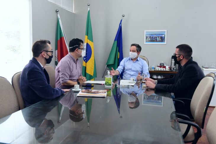 Reunião definiu estratégias para ano letivo (Foto: Diogo Zanatta)