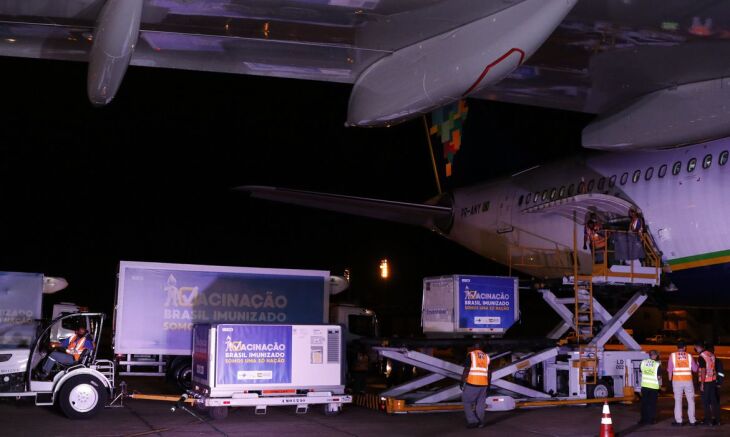 A carga chegou ao Rio de Janeiro ontem (22) por volta das 22h (Foto: Fernando Frazão/Agência Brasil)