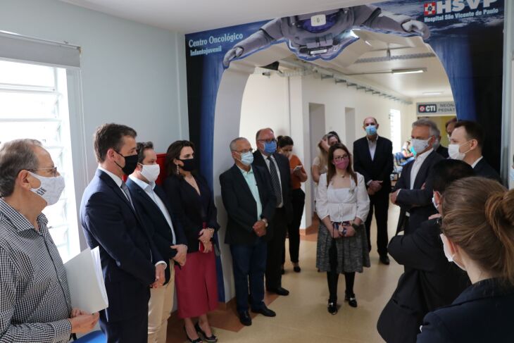 Autoridades visitaram as instalações do Centro Oncológico Infantojuvenil, bem como, o local que será reformado para a nova ala de internação oncopediátrica (Foto: Assessoria de Imprensa HSVP/Caroline Silvestro)