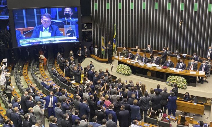 A sessão solene ocorreu de forma presencial no plenário da Câmara dos Deputados e reuniu centenas de parlamentares (Foto: Fabio Rodrigues Pozzebom/Agência Brasil)