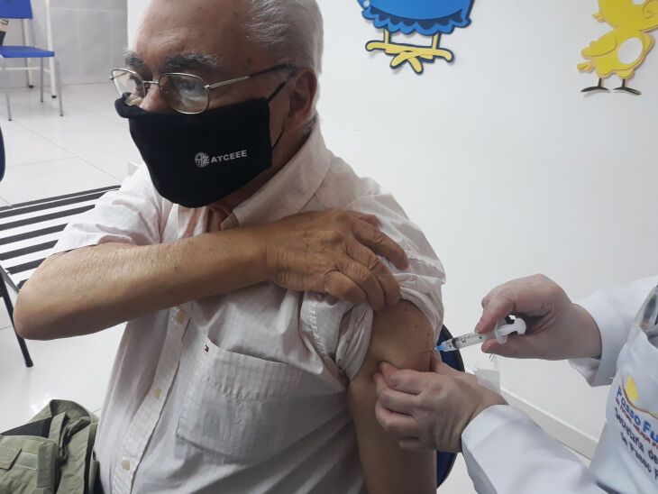 Daltro Alves D'Avila, de 86 anos, conta que estava esperando sua hora de ser vacinado (Foto: Bruna Scheifler/ON)