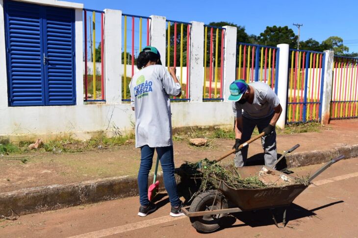 O programa também incentiva pessoas de baixa renda a ingressarem no mercado de trabalho (Foto: Divulgação/PMPF)