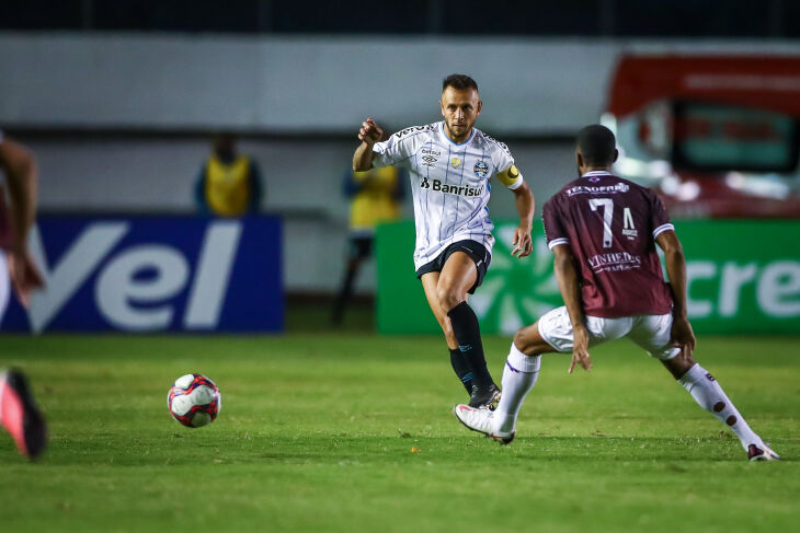 Rafinha estreou com braçadeira de capitão    - Lucas Uebel-GFBPA