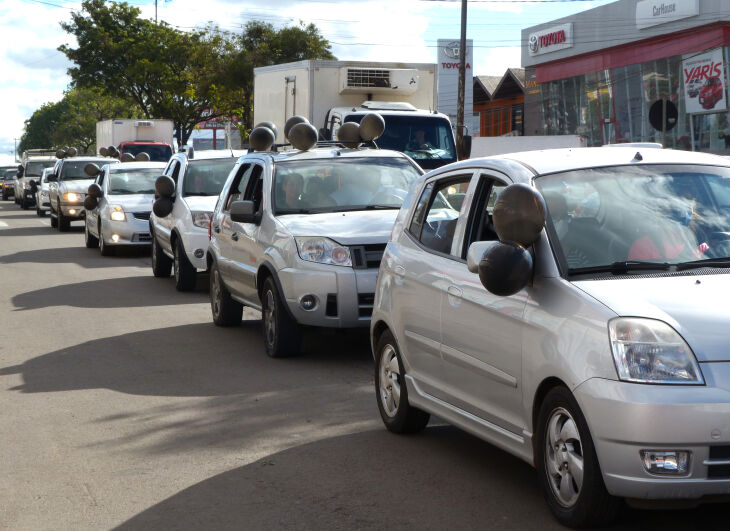 A carreata percorreu a Avenida Brasil até a Prefeitura Municipal (Fotos: Bruna Scheifler/ON)