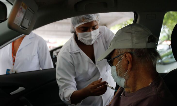 A pesquisa indica que pelo menos 13,8 mil mortes de brasileiros com 80 anos ou mais foram evitadas (Foto: Tânia Rêgo/Agência Brasil)