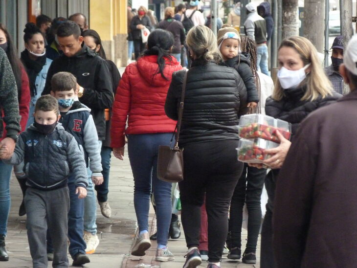 “Em geral a população não respeita as medidas de prevenção, como distanciamento social, uso correto de máscaras e higiene das mãos”, afirma especialista (Foto: Luciano Breitkreitz/ON)