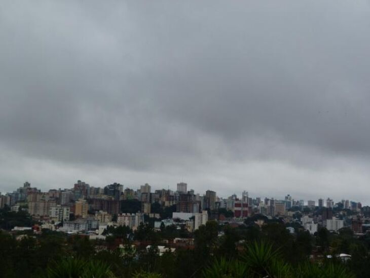 A possibilidade de chuvas isoladas permanece no domingo (Foto: Arquivo/ON)