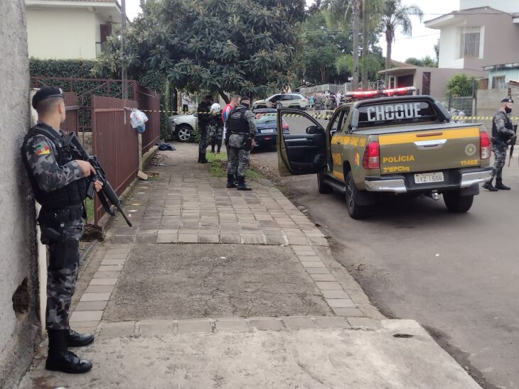 Os policiais foram acionados após roubo e iniciaram a perseguição (Foto: Luciano Breitkreitz/ON)