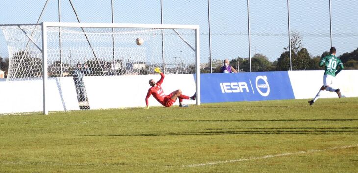 Maurício: cavadinha para abrir o placar (Foto: Alex Borgmann/SCG)