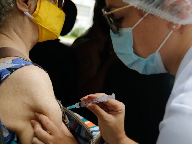 A vacina é apontada como causa para a queda (Foto: Tânia Rêgo/Agência Brasil)