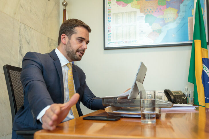 A informação foi divulgada em transmissão ao vivo (Foto: Gustavo Mansur / Palácio Piratini)