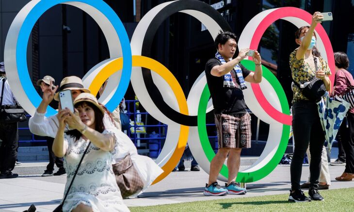 Anéis olímpicos no Estádio Nacional de Tóquio (Foto - Naoki Ogura Reuters-Agência Brasil)