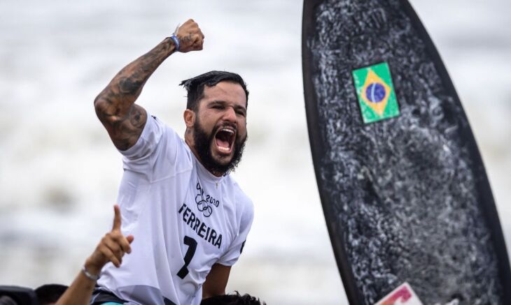 O potiguar conquistou na madrugada desta terça-feira (27) a primeira medalha de ouro  do surfe (Foto: Jonne Roriz/COB)