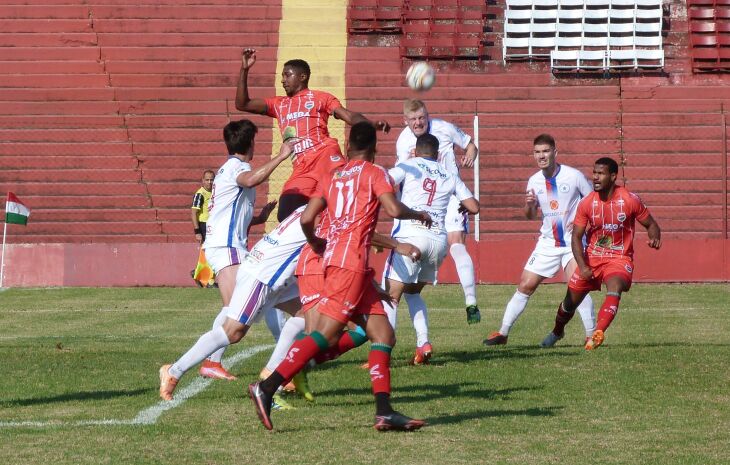 Passo Fundo pressionou bastante o adversário durante a partida (Foto: Luciano Breitkreitz/ON)