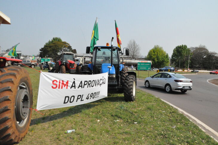 Agricultores e entidades representativas realizaram protestos em diferentes pontos (Foto: Luciano Breitkreitz/ON)