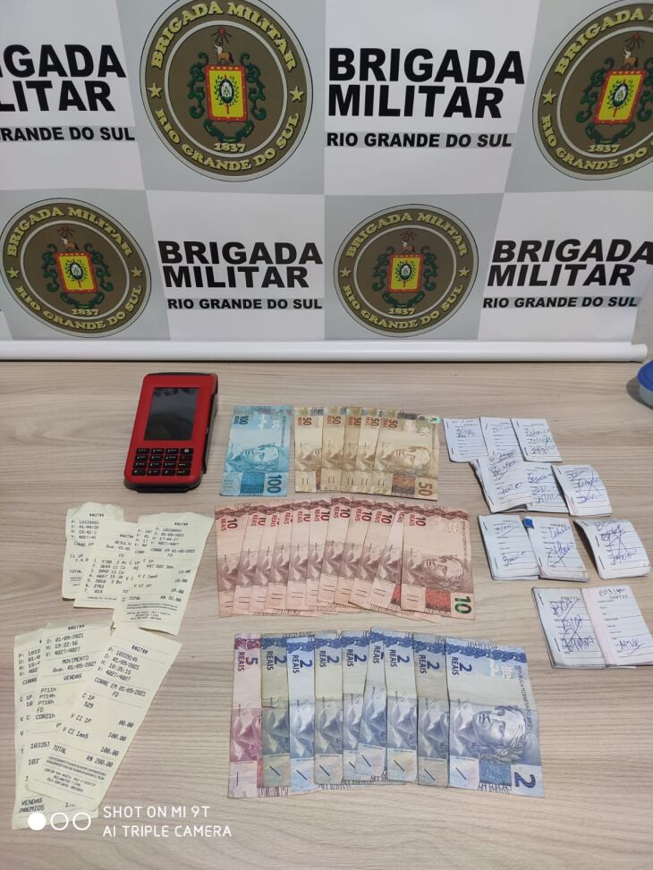 Foi lavrado Termo Circunstanciado e os objetos foram confiscados (Foto: Divulgação/Brigada Militar)