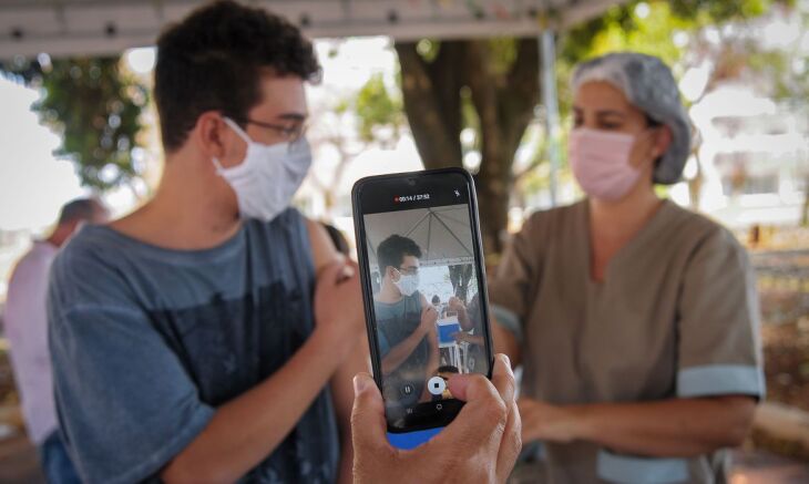 O uso da vacina da Pfizer/BioNTech em adolescentes foi autorizado pela Anvisa (Foto: Breno Esaki/Secretaria de Saúde do Distrito Federal)