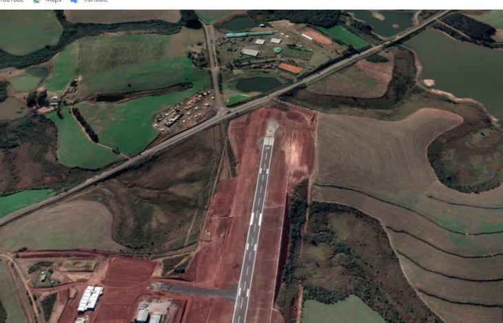 Imagem de satélite: cabeceira 27 e parte da zona de proteção do aeródromo -   Reprodução - Google Earth