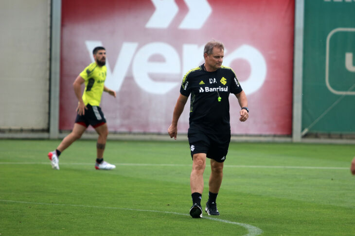 Aguirre tem desfalques para o jogo desta noite (Foto: Ricardo Duarte/SCI)