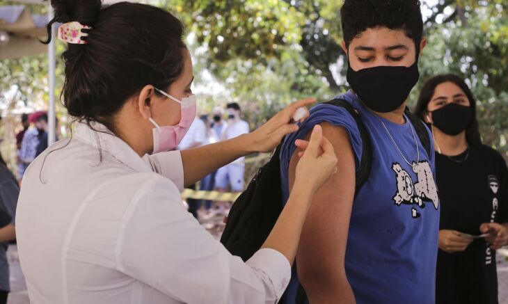 População deve ficar atenta aos locais de vacinação (Foto: Breno Esaki/Agência Saúde)