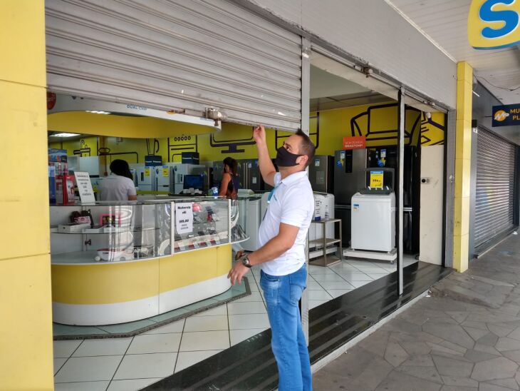 Lojas abertas no início da tarde